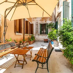 Queen House Venice